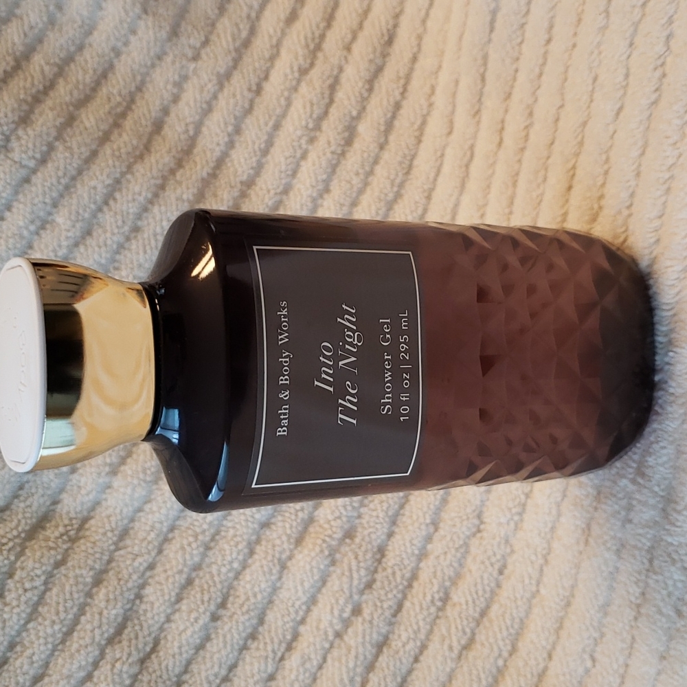 * ❣3/25 ❣  Bath & Body Works INTO THE NIGHT Shower Gel